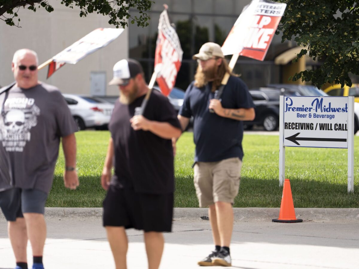 Bar fight: Dispute between distributor and union leads Omaha bars to stop offering popular beers