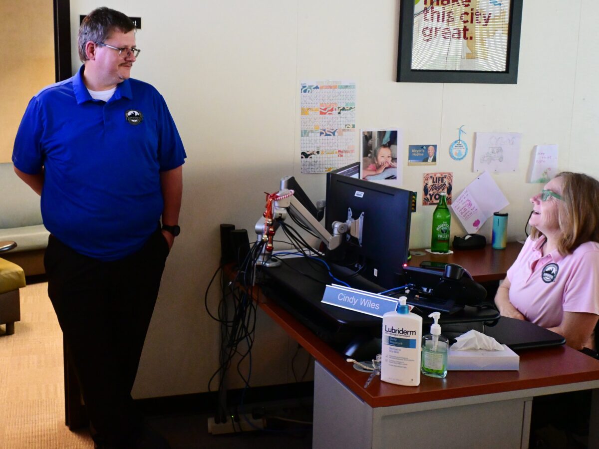 Thousands of reports and a five-person team: Here’s how the Omaha Mayor’s Hotline operates