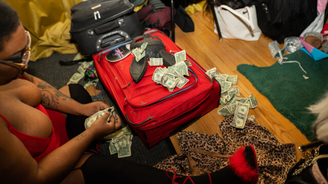 CC Pebbles counts money backstage at a drag benefit at Tiny House bar on April 15, 2023. Photo by Chris Bowling.